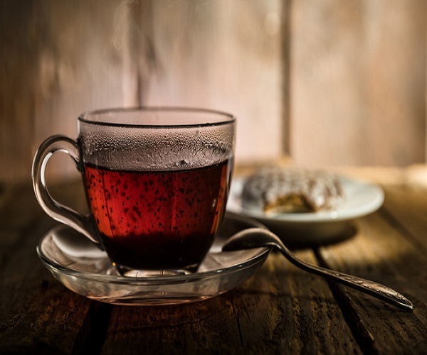 عوارض مصرف چای بعد و قبل از غذا